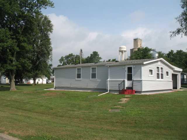 309 Grove St., Weldon, IL 61882