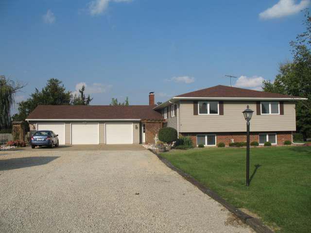 5310 Hickory Manor Ln., Clinton, IL 61727