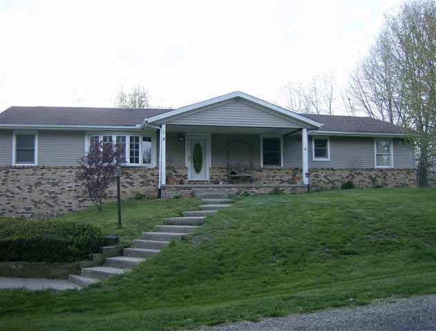 2 Burgundy Ct., Mackinaw, IL 61755
