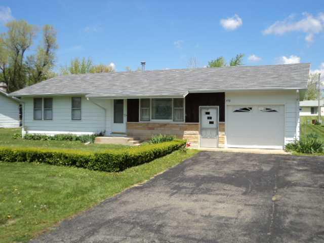 430 Grove, Weldon, IL 61882