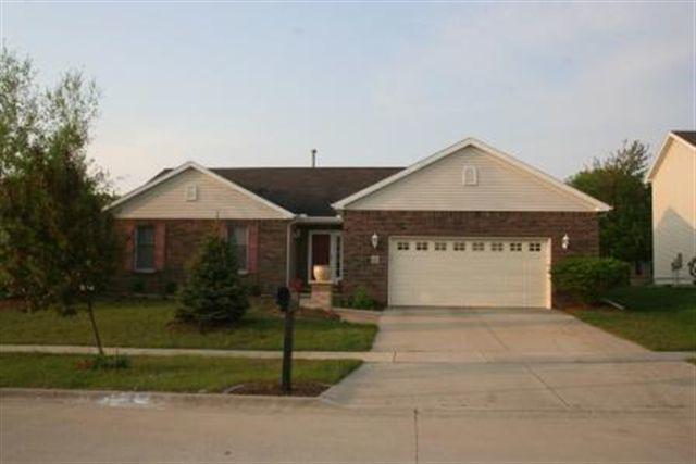 11 Chesterfield, Bloomington, IL 61704