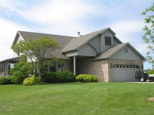 8894 Texas Church Rd., Clinton, IL 61727