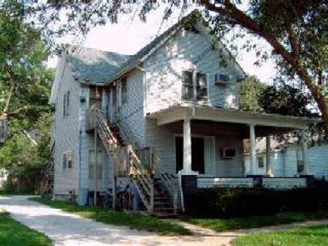 907 N Roosevelt Ave., Bloomington, IL 61701