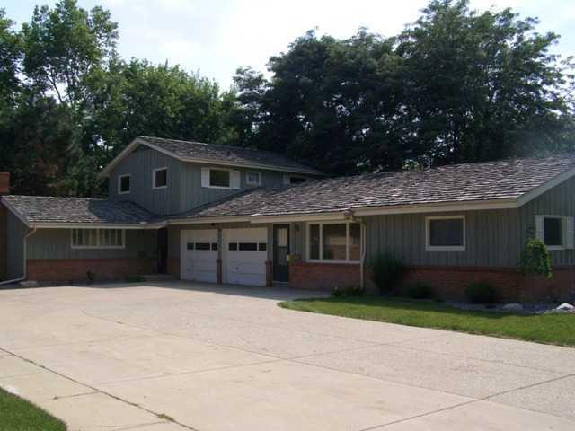 215 Eisenhower Dr., Bloomington, IL 61701