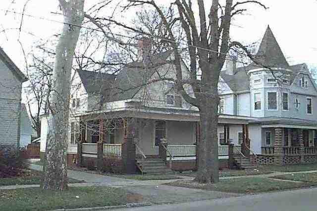 911 S Center St., Bloomington, IL 61701