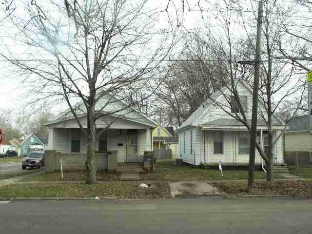 915-915 N Roosevelt Ave., Bloomington, IL 61701