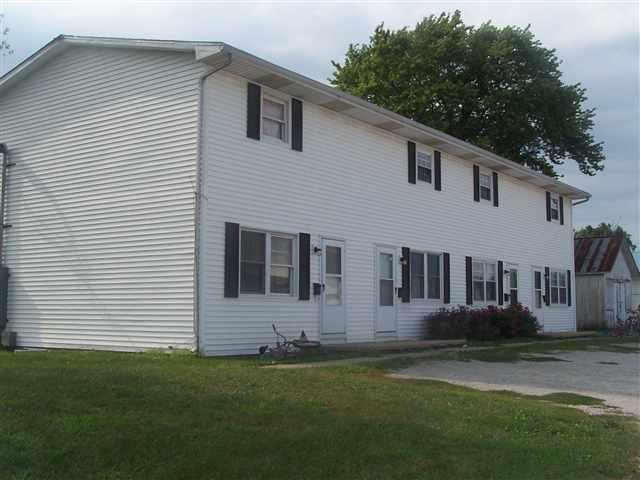 400 N John St., Clinton, IL 61727