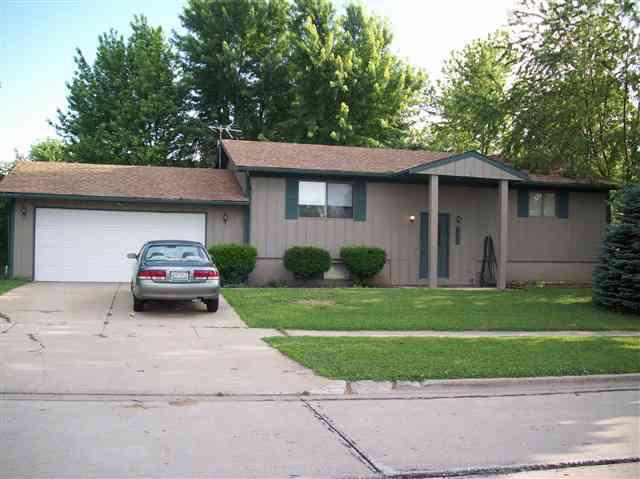 1014 Laesch Ave., Bloomington, IL 61704