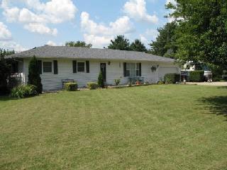 BX207 Rr1 Bx 207, Clinton, IL 61727