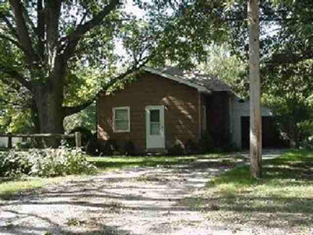 1000 W Clay, Clinton, IL 61727