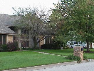 2005 Woodfield Rd., Bloomington, IL 61704
