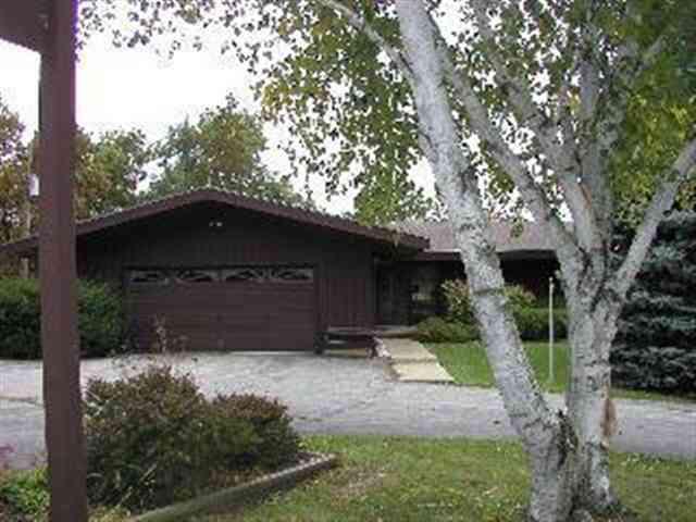185 N Barwell Lake Rd., Carlock, IL 61725