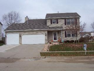 2812 Arrowhead Dr., Bloomington, IL 61704