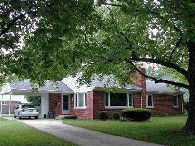 1003 E Monroe Dr., Bloomington, IL 61701