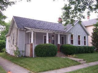 1211 W Chestnut St., Bloomington, IL 61701