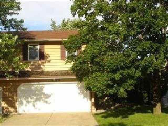 1303 Cadwell Dr., Bloomington, IL 61704