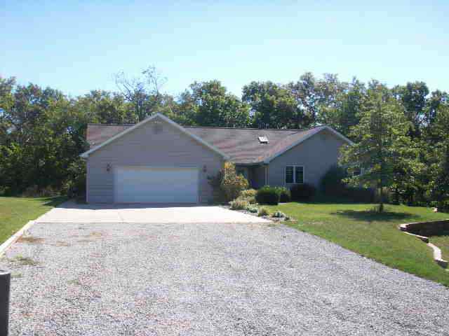 1 Pickwick, Mackinaw, IL 61755