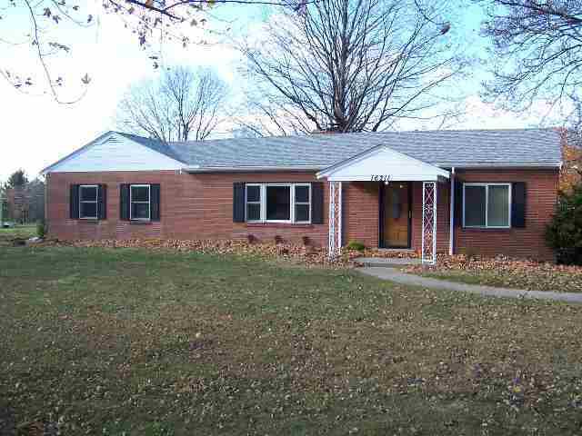 16211 Dee Mack Rd., Mackinaw, IL 61755