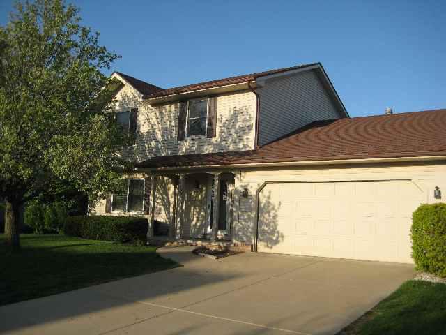 1203 Newcastle Dr., Bloomington, IL 61704