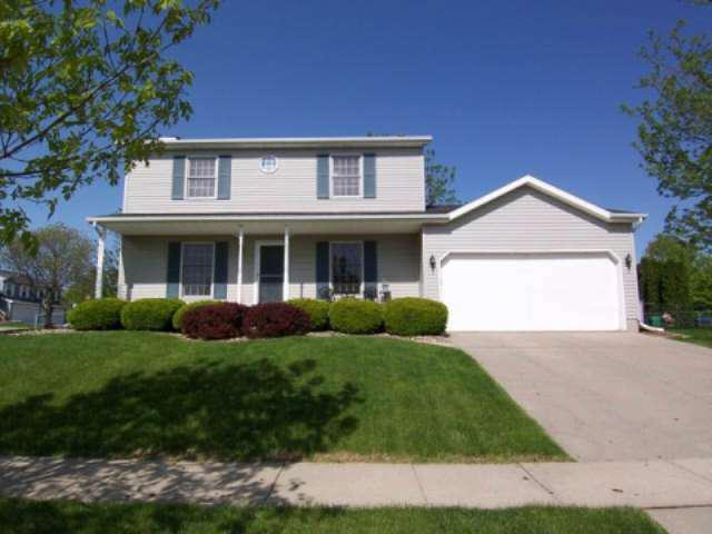 2 Navajo Ct., Bloomington, IL 61704