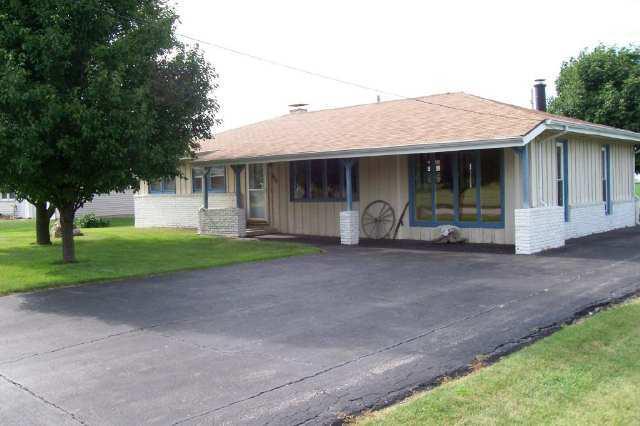 677 W Second, El Paso, IL 61738