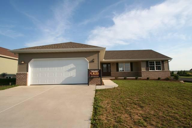 400 Newcastle Dr., Mackinaw, IL 61755