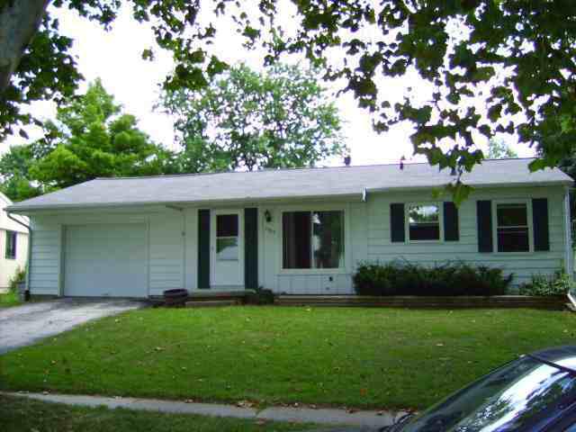 1303 Pinehurst Dr., Bloomington, IL 61704