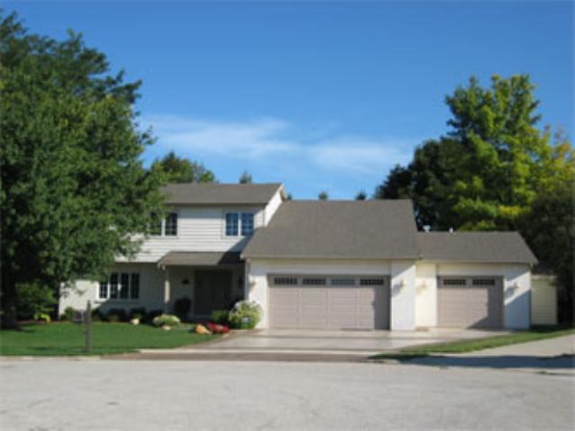 6 Oxford Ct., Bloomington, IL 61704