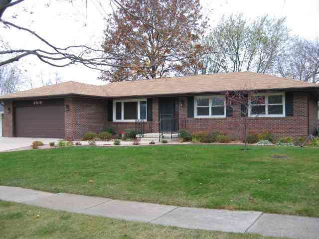 2910 Kingsbury, Bloomington, IL 61704