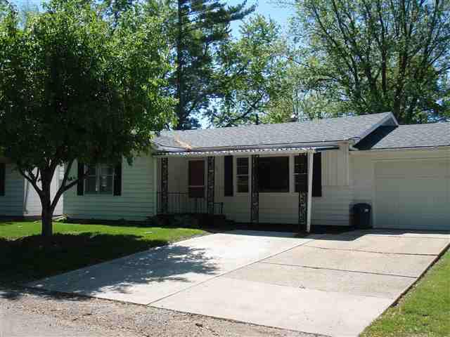 912 W Washington St., Clinton, IL 61727