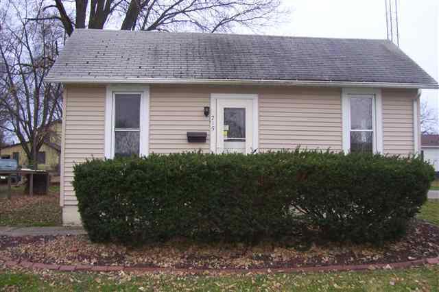 715 W 7th St., Lincoln, IL 62656