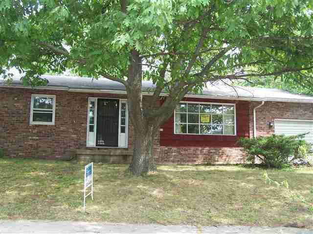 10 Willow Dr., Clinton, IL 61727