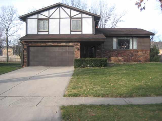 109 S Williamsburg Dr., Bloomington, IL 61704