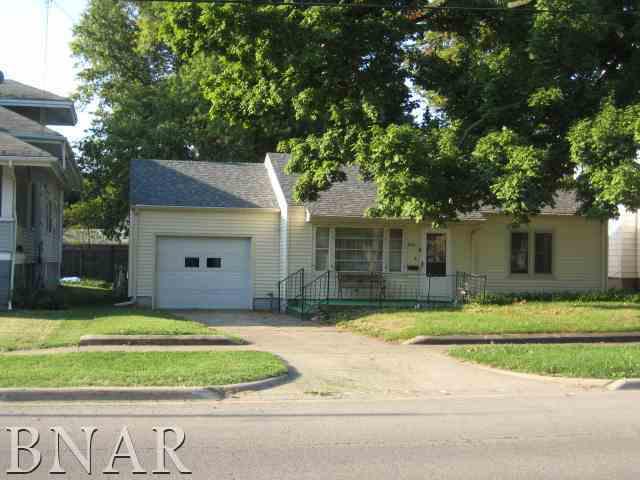 622 W Main St., Clinton, IL 61727