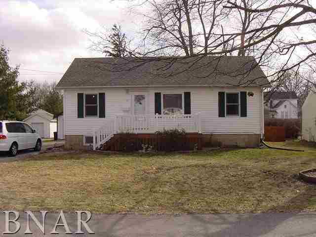 42 E Fourth Ave., El Paso, IL 61738