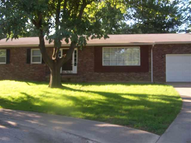 10 Willow Dr., Clinton, IL 61727