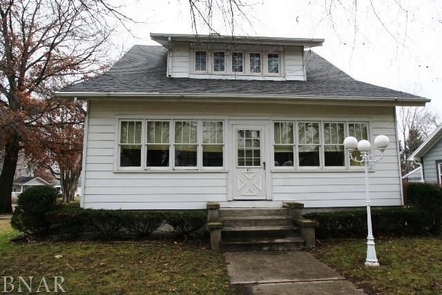 301 S White St., Mackinaw, IL 61755