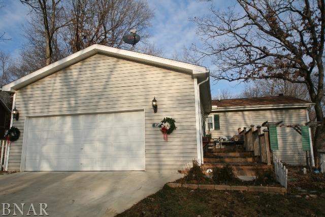45 Roxbury, Mackinaw, IL 61755