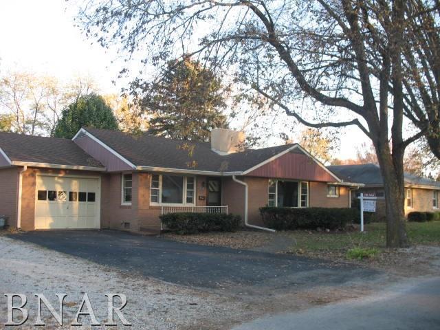 208 S Walnut St., Clinton, IL 61727