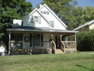805 E Main St., Clinton, IL 61727