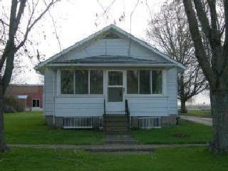 304 Locust, Wapella, IL 61777