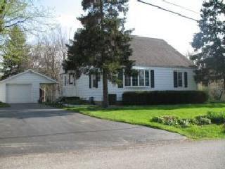 514 W Webster St., Clinton, IL 61727