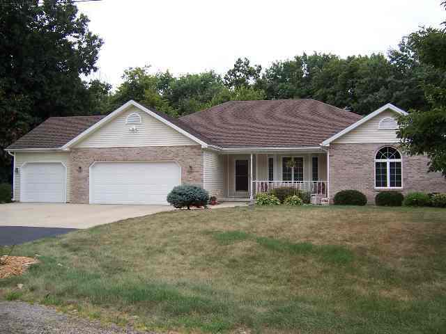 12 Cheshire, Mackinaw, IL 61755