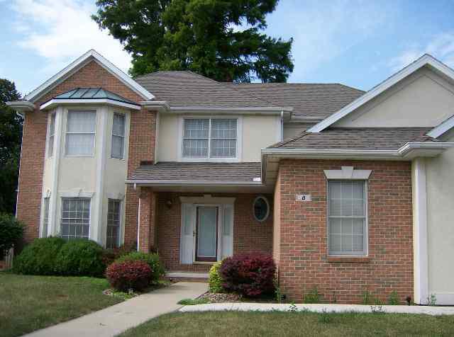 8 Scofield Ct., Bloomington, IL 61704
