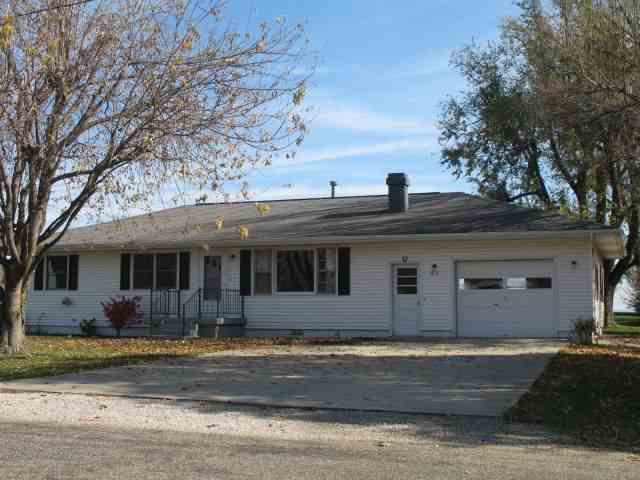 512 N Locust St., Wapella, IL 61777