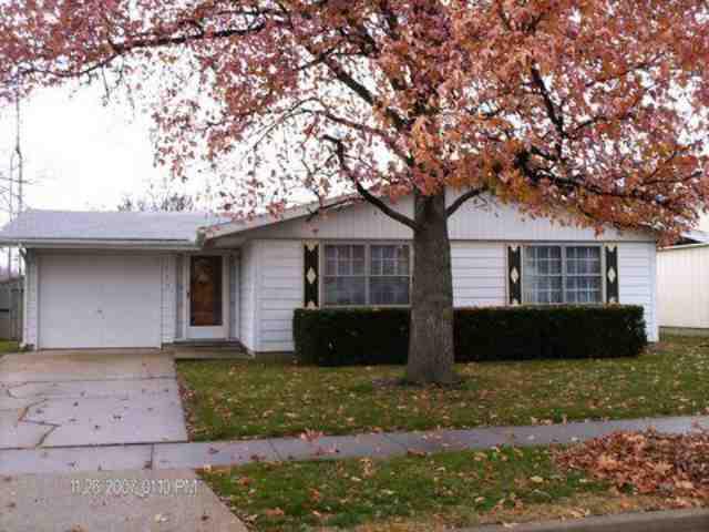 1702 Salem Rd., Bloomington, IL 61704