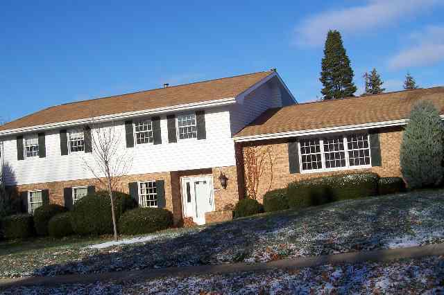 204 Imperial Dr., Bloomington, IL 61701