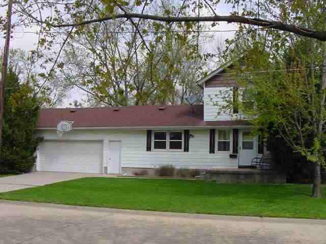 95 E Third, El Paso, IL 61738
