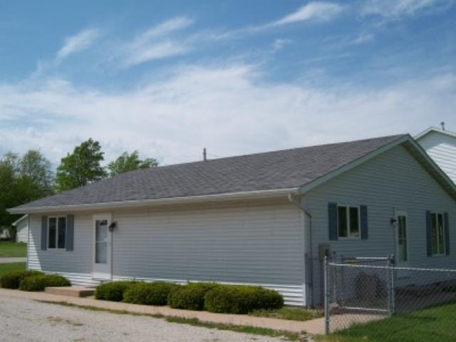 25 W Clay, El Paso, IL 61738