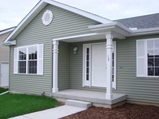 13 Delmar Dr., Clinton, IL 61727